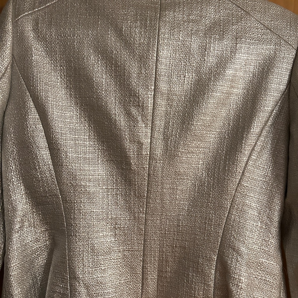 NWT White House Black Market Silver Blazer with Fitted Silhouette - Picture 4 of 8